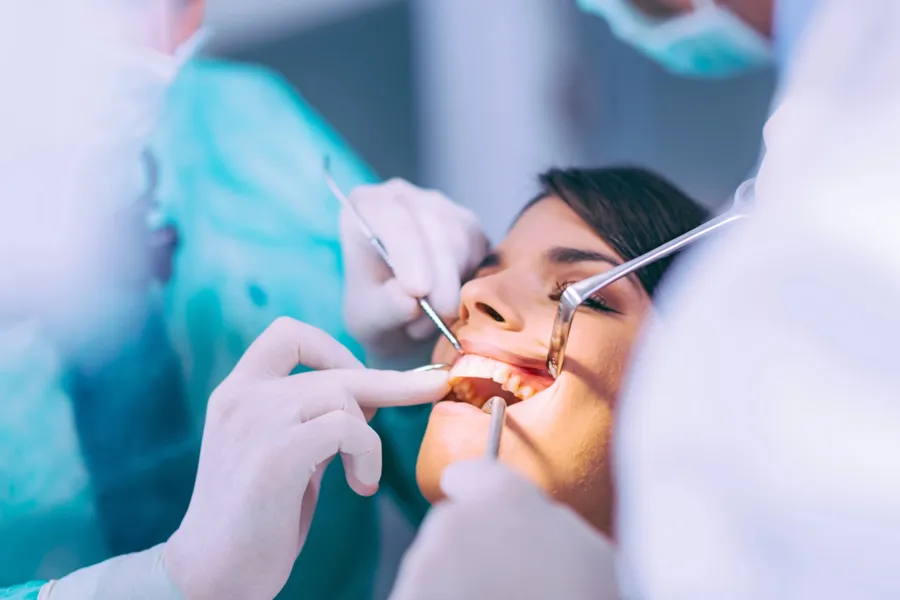 dentist-20866-dental-procedure-patient
